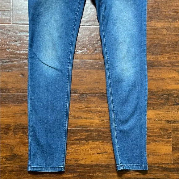 Women's Blue Jeans - Picture 3 of 8
